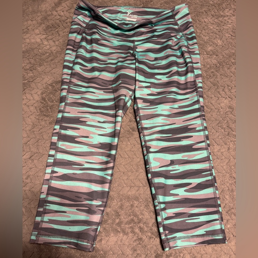 Old Navy Teal Capri. No Pockets. Sz L